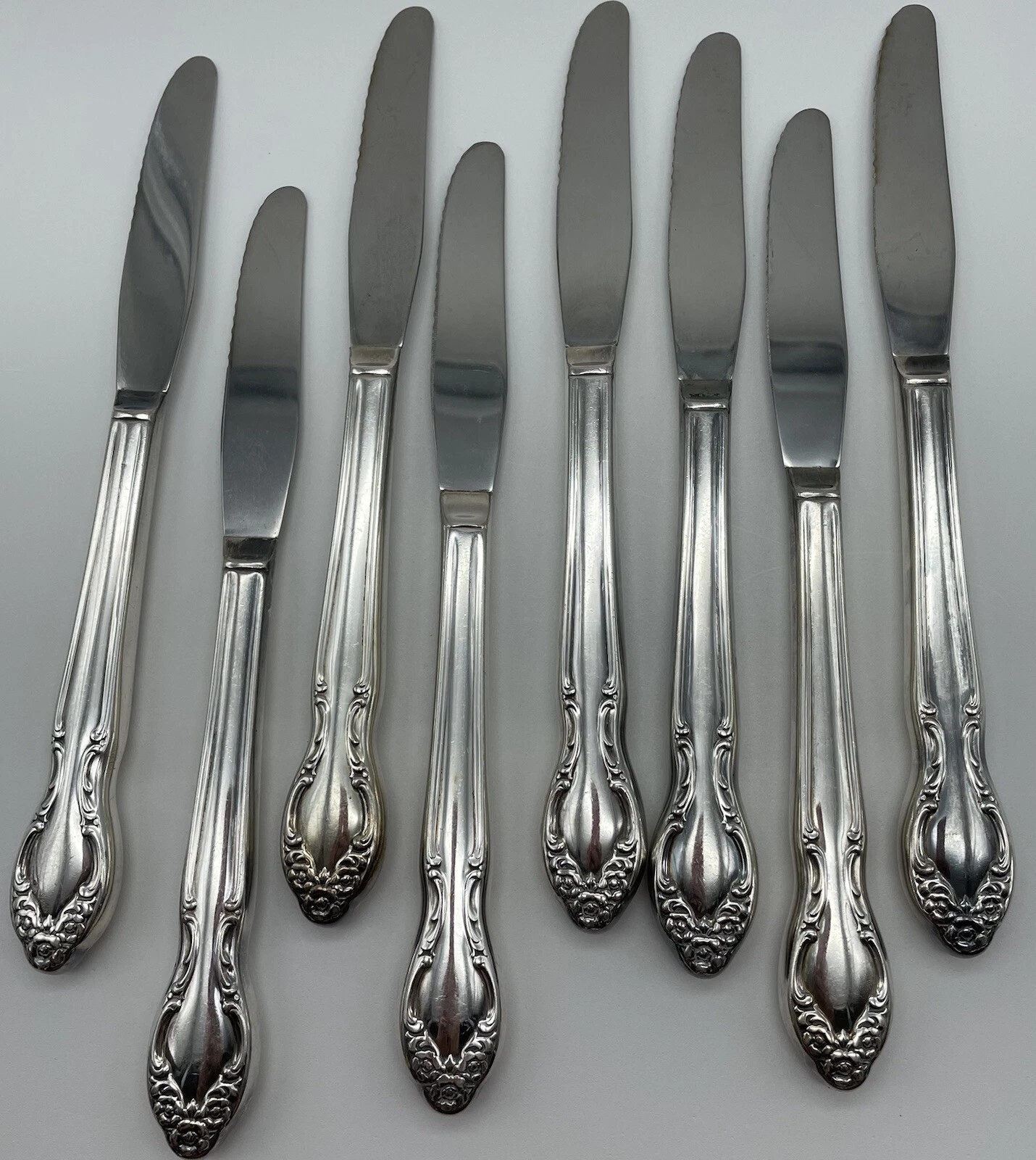 Oneida 1881 Rogers Baroque Rose Silverplate Flatware 8 Serrated Knives
