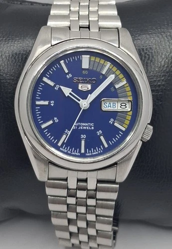 Seiko 5 Sport Automatic 21 Jewels – Day/Date – Blue Dial – Vintage Classic