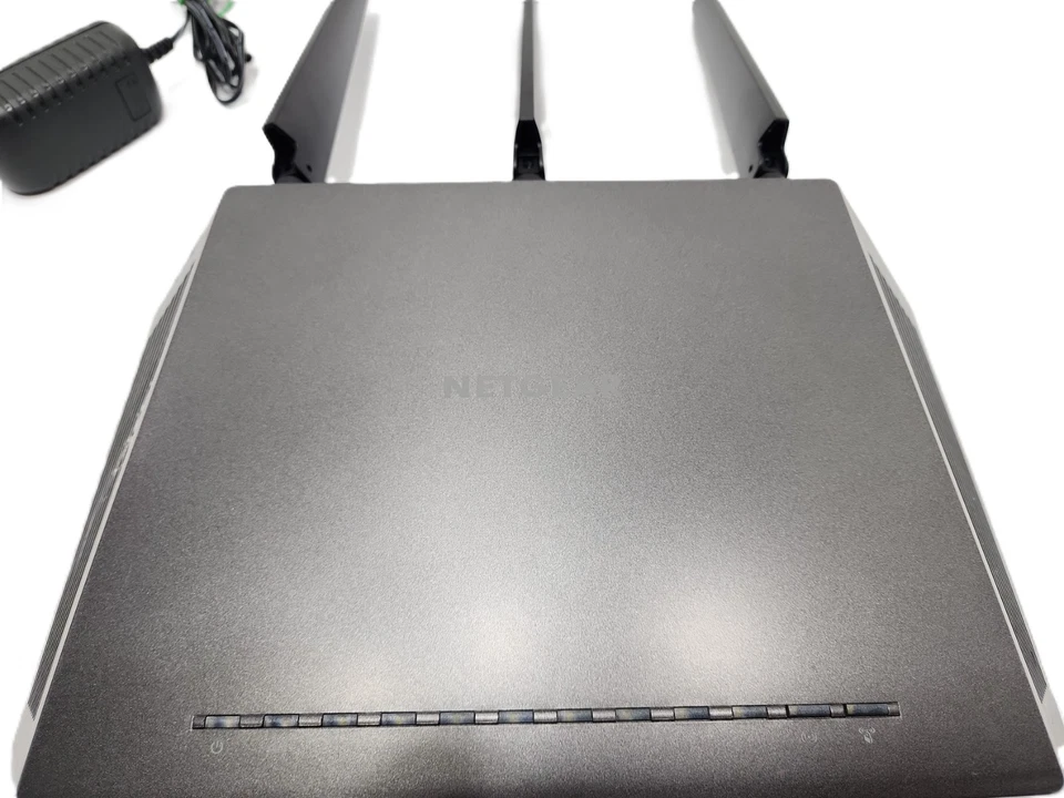 Netgear Nighthawk AC1900 Smart WiFi Router Model R7000 - Image 2 of 4