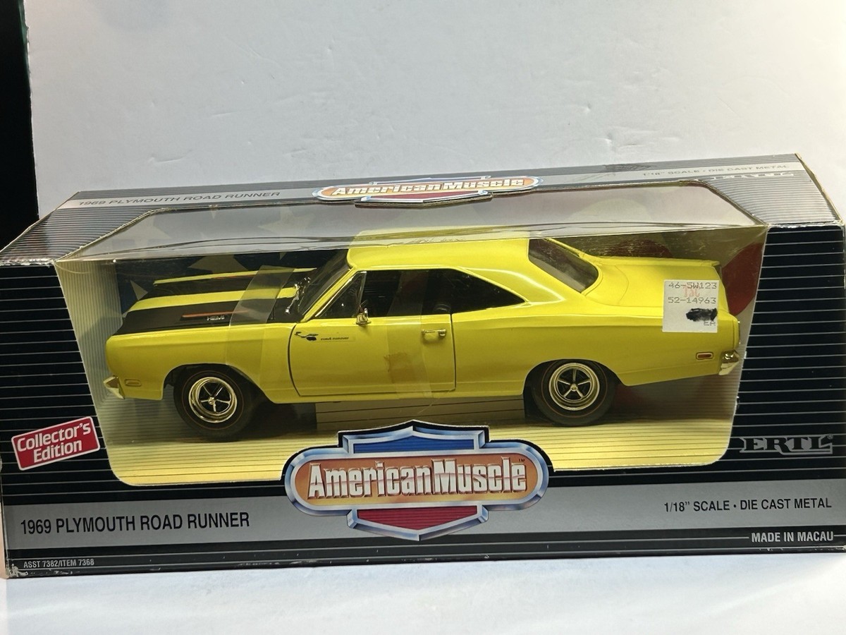 American Muscle 1969 Plymouth Road Runner Diecast Car 1 18