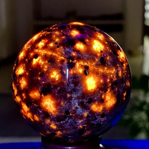 239G Natural Yooperlite ball glow-in-UV sodalite crystal mineral gemstone sphere