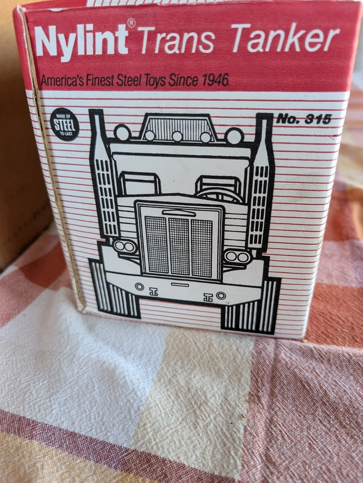 BNIB NYLINT Bandag Trans Tanker Truck Freightliner Authorized Conventional Cab - Image 4 of 4