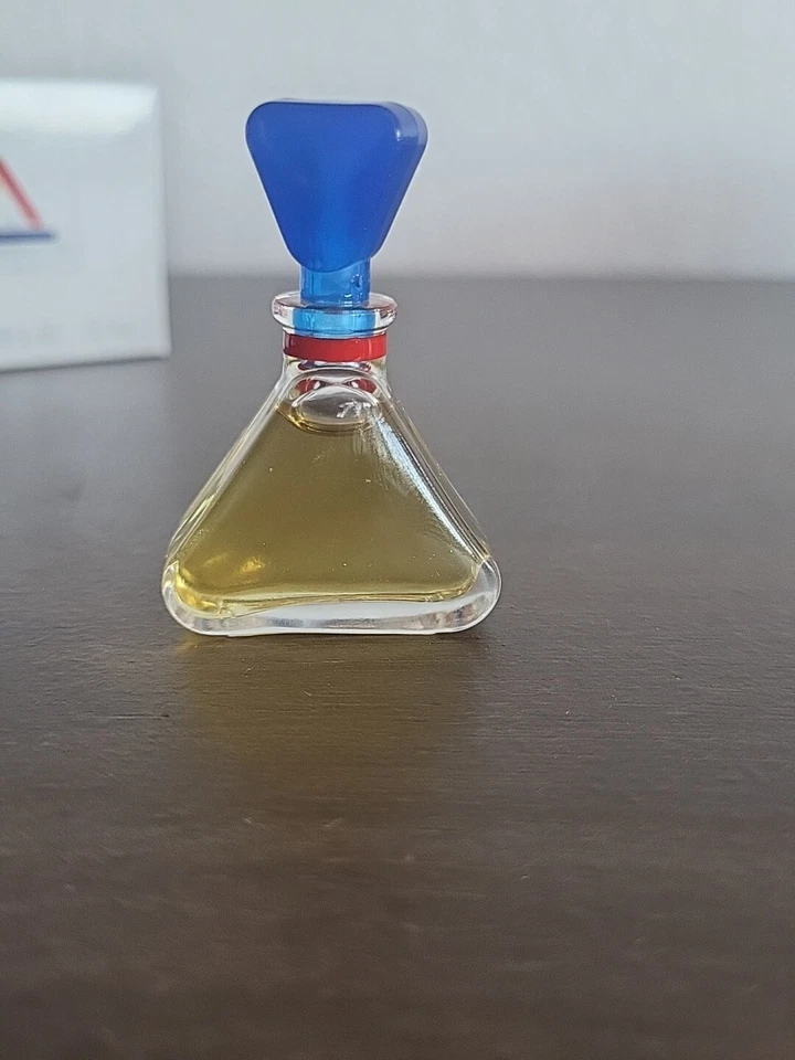 Perfume Liz Claiborne Pure Perfume Miniatura 1/8 Fl Oz Total De Dos Foto 3 de 4