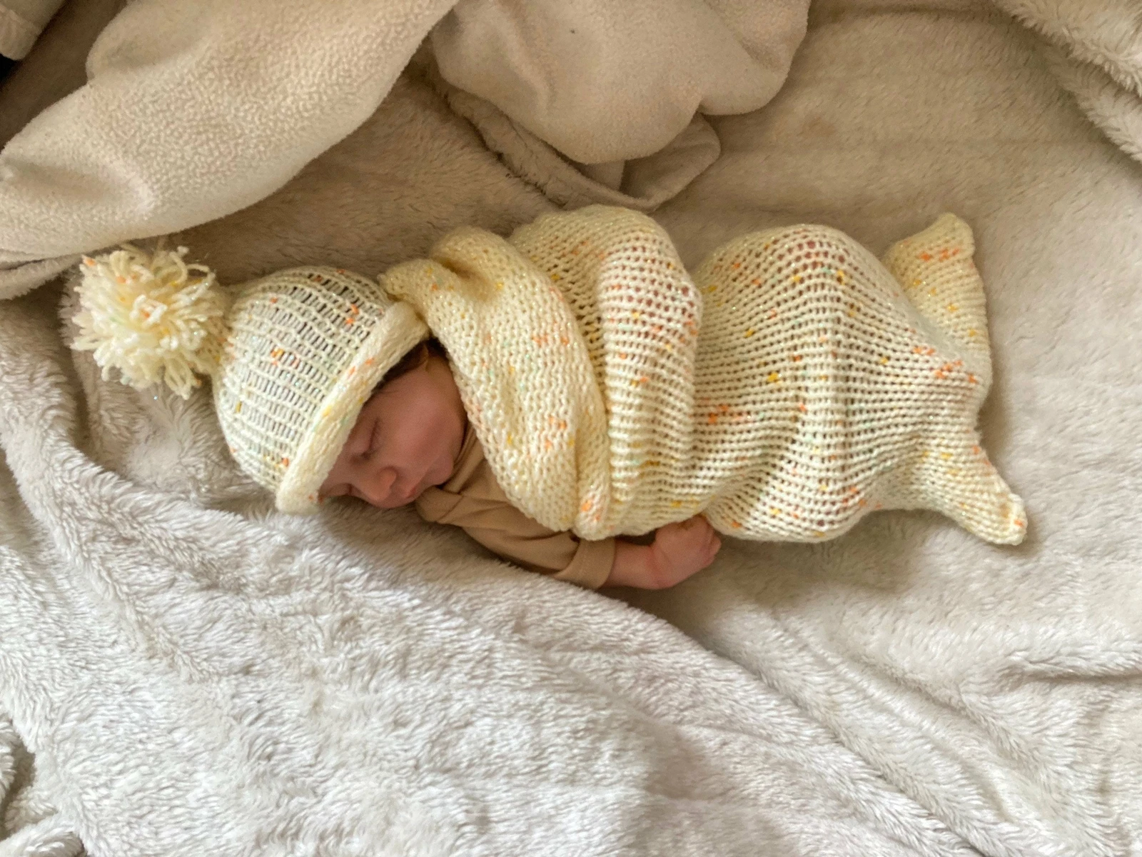 lemon Unique Luxury Hand Made Knitted Baby cocoon & hat set
Opens in a new window or tab