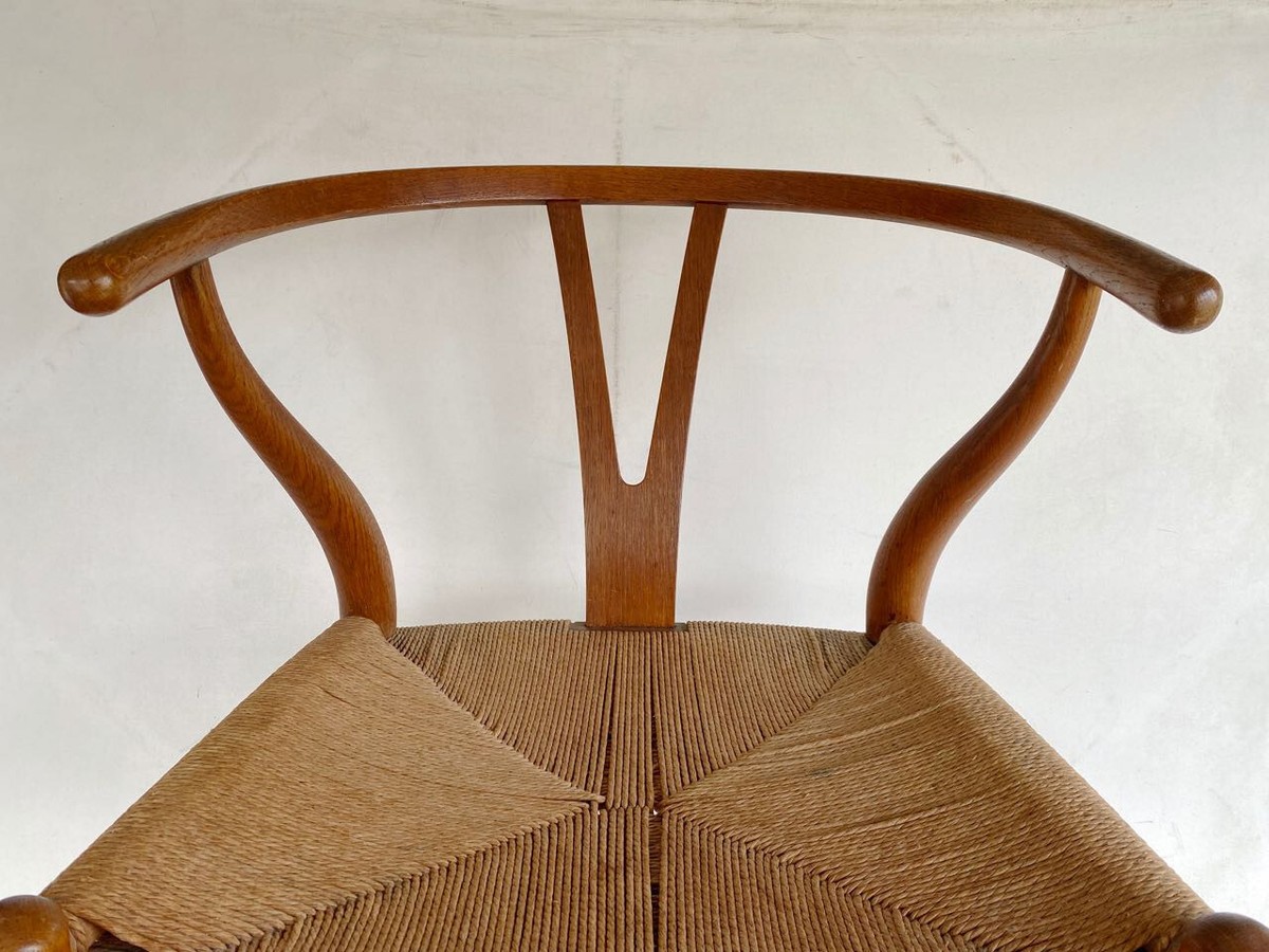 Early Vintage Hans Wegner Wishbone Oak Chair. CH-24 CARL