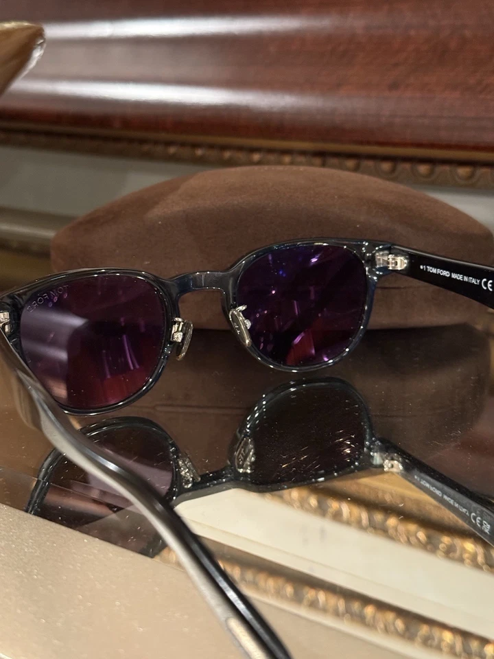 Gafas de sol Tom Ford grises ovaladas unisex artículo no. FT0961-D 01A 47 Foto 3 de 4