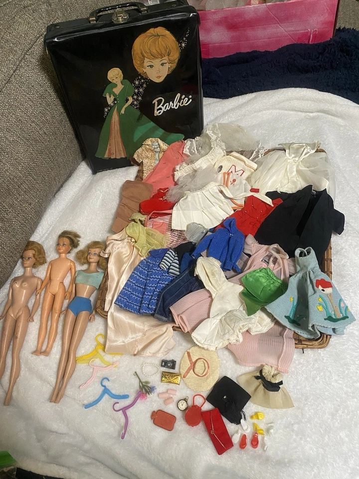 Vintage Barbie Midge Skipper 1963 Vintage Doll Case and Clothes, Accessories Lot - Image 3 of 4