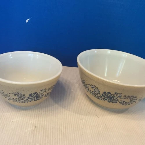 Vintage PYREX HOMESTEAD Nesting Mixing Bowls Set 2 BLUE and TAN 401 & 402 🥣 !