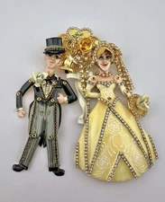 RARE LUNCH AT THE RITZ GOLD 'I DO I DO' BRIDE & GROOM DANGLE BROOCH PENDANT