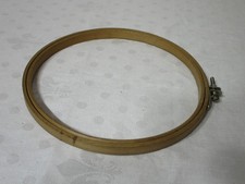 Vintage Stickrahmen aus Holz - 185 mm Durchmesser