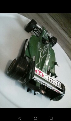 Jaguar R2 F1 (2001) Irvine 1:18 Hot Wheels