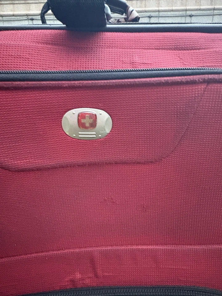 Equipaje de mano SwissGear Swiss Gear Softside 21” expandible rojo Foto 2 de 4