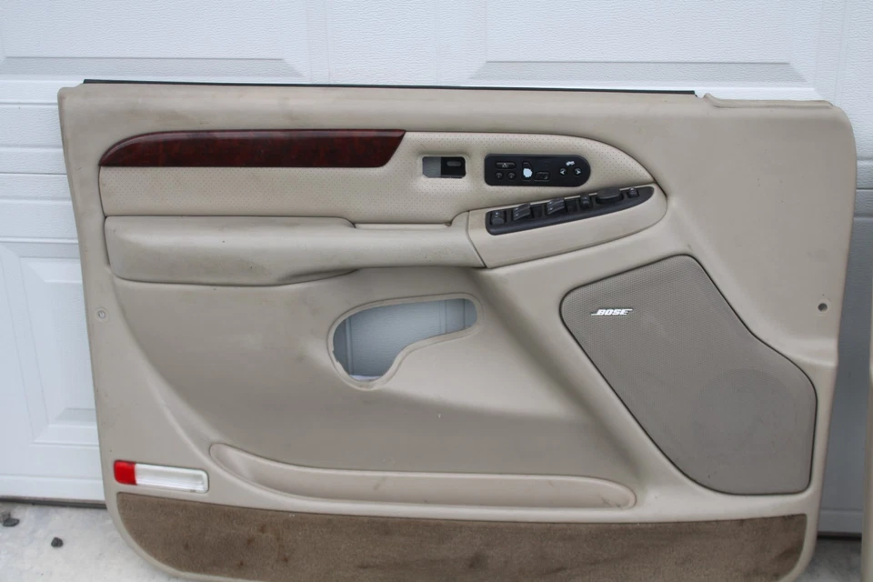 03-06 Juego de molduras de panel de puerta delantera interior Escalade lado derecho izquierdo OEM grano de madera Foto 2 de 4