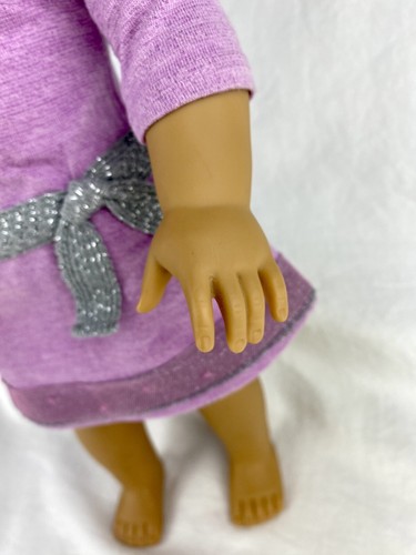 Vestido púrpura American Girl Doll Truly Me JLY #25 pelo negro ojos marrones LEER - Imagen 5 de 21