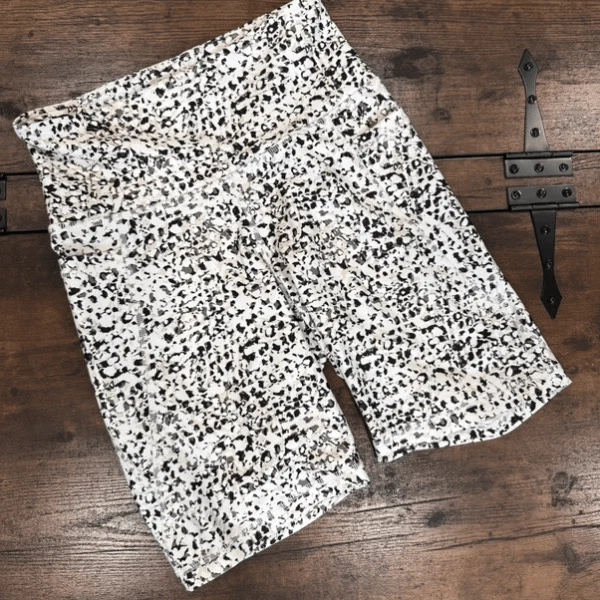 Old Navy Powersoft 8” Biker Shorts Hi Rise Phone Pocket Size Small White & Black - Image 2 of 4