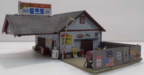WOODLAND SCENICS BR5048 Ethyl's Gas/Service Station HO Scale Model Building With LED Lights