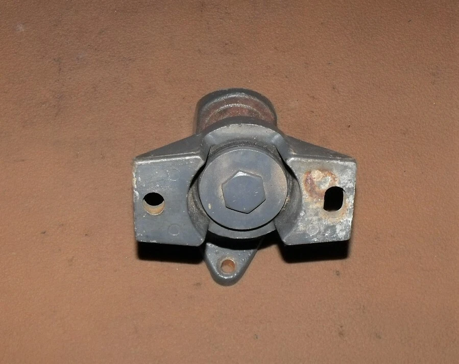 Volvo Penta GM 3.0 GLP-C Motor Mounts PN 3860089 - Image 2 of 2