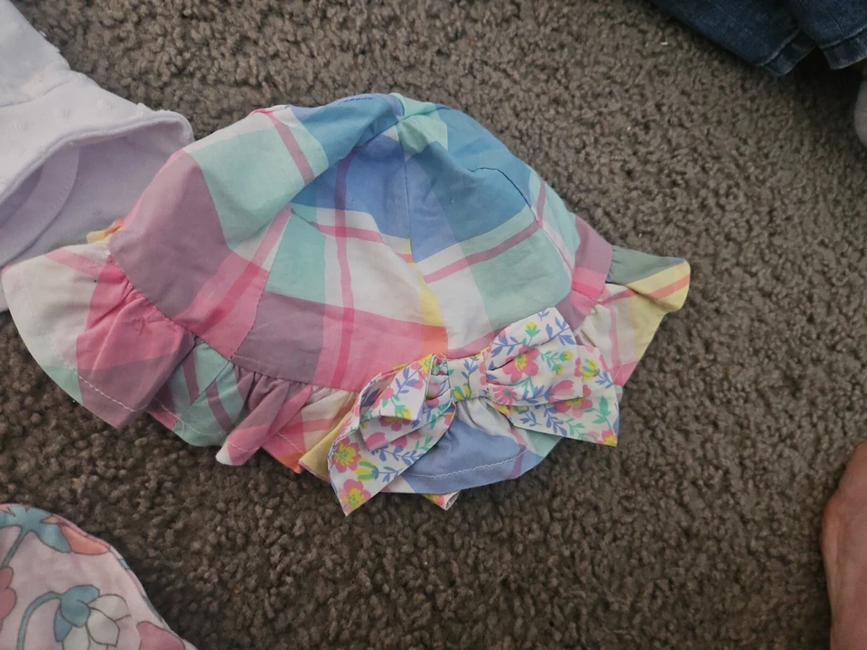 Sombreros y Gorros Bebé, Lote de 7, Colores Pastel Multicolor, Usados Usados en Excelente Condición Foto 4 de 4