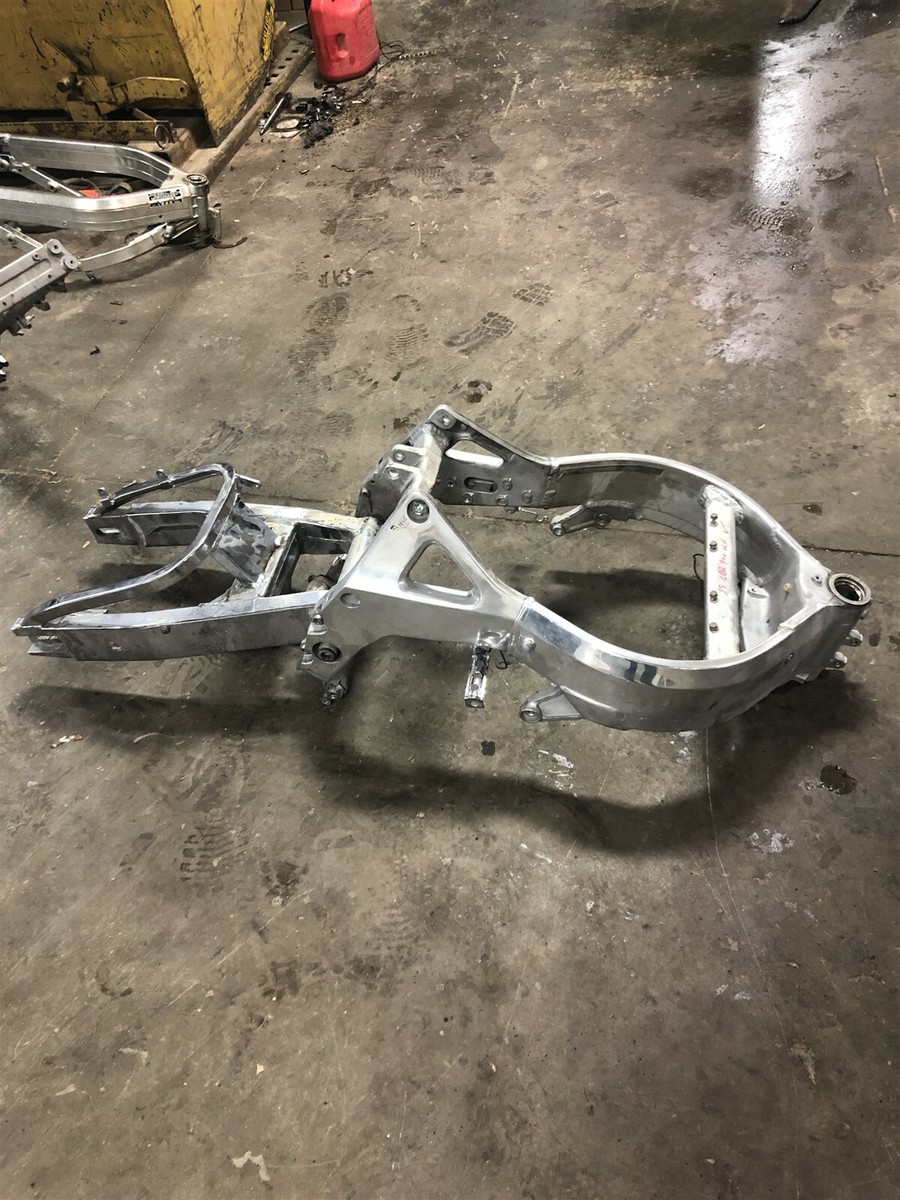 95 Honda CBR 900 CBR900 RR CBR900RR frame chassis & swing arm