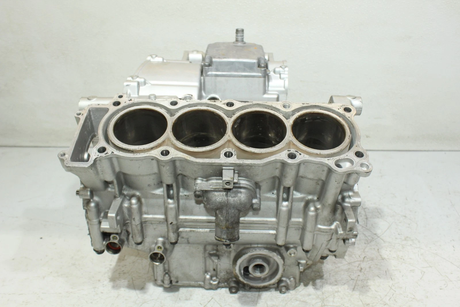 2004-2009 Yamaha Fz6 Fz-6 Engine Motor Crankcase Crank Cases Block