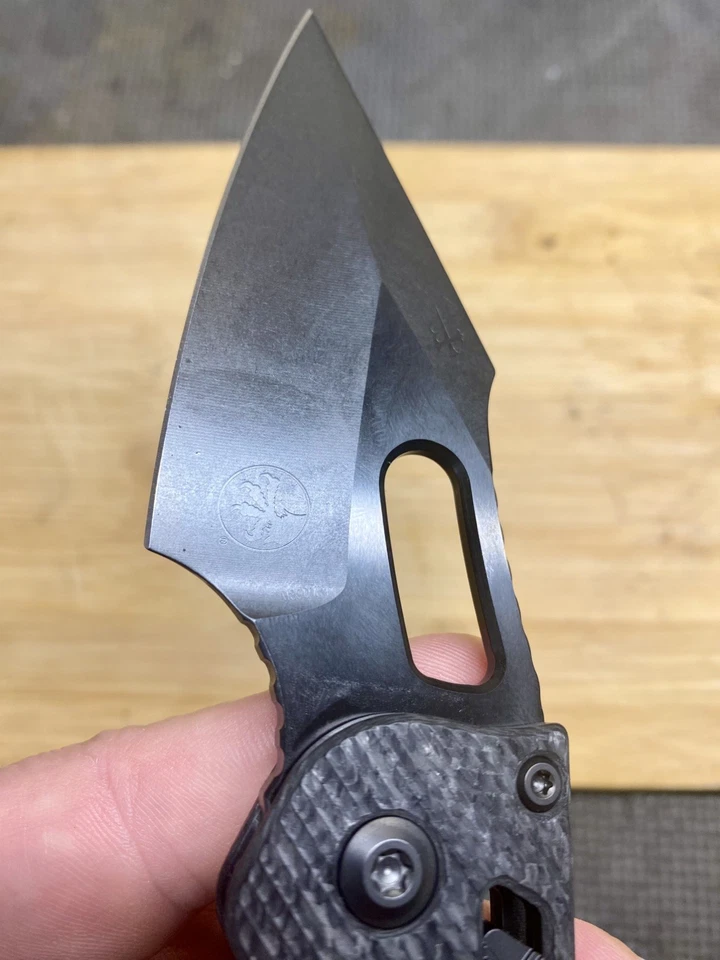 NEW Microtech Stitch-Ram-Lok Carbon Fiber Black DLC M390 Smooth Wharncliffe - Image 4 of 4
