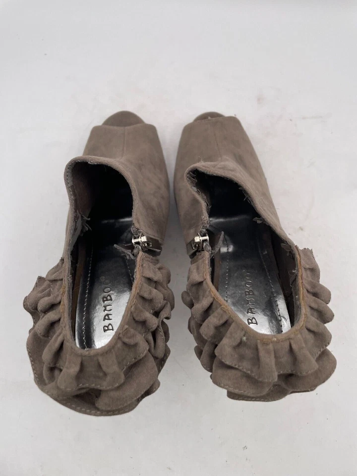 Botín de tacón de aguja de bambú para mujer talla 7,5 cuero gris con volantes punta abierta Foto 4 de 4