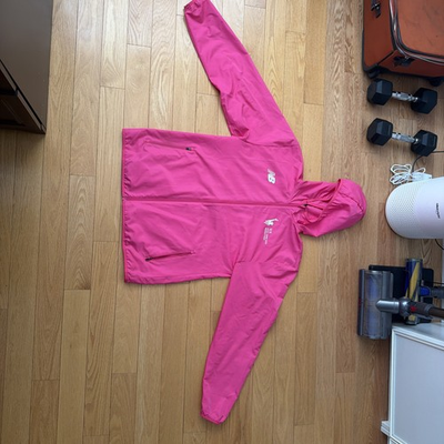 #ad New Balance TCS NYC MARATHON HOODED WINDBREAKER NEW pink size Large $50.00