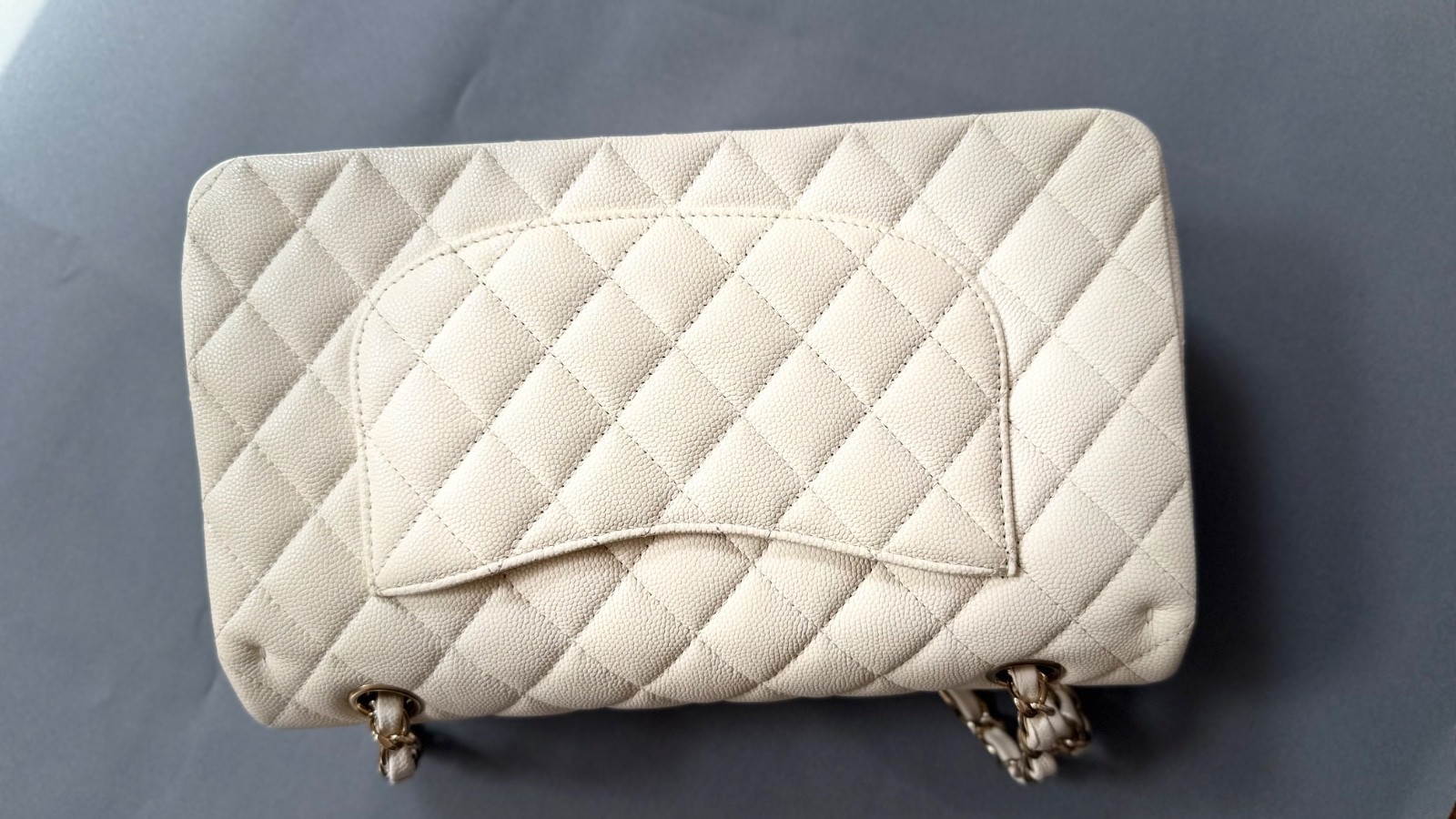 Authentic Chanel Classic double flap, medium. rare colour in caviat image 3