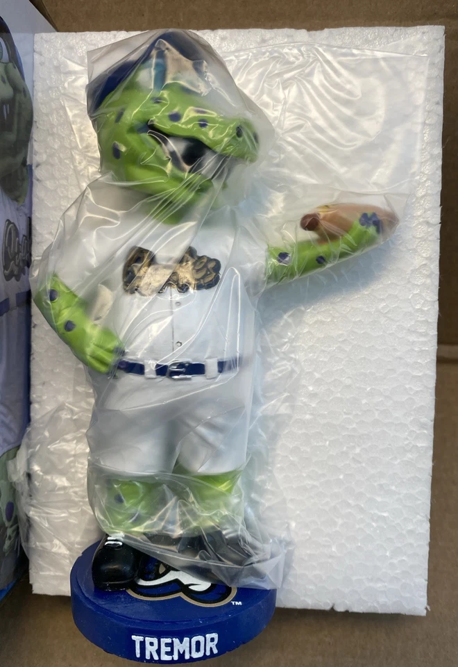 Rancho Cucamonga Quakes Tremor Mascota SGA Bobblehead MiLB NUEVO Foto 2 de 4