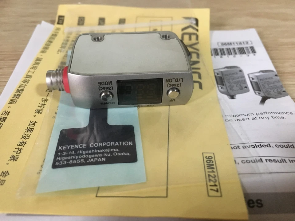 One Keyence LR-ZB250CP Laser Sensor New In Box Fast Shipping - Image 2 of 4