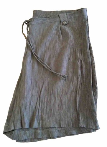 BM Olive Green Elasticated Drawstring Crepe Style Shorts U.K. 20 FREE P&P - Picture 3 of 4