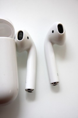 Apple Airpods Gen 1 White Headphones Earbuds For Parts Or Repair