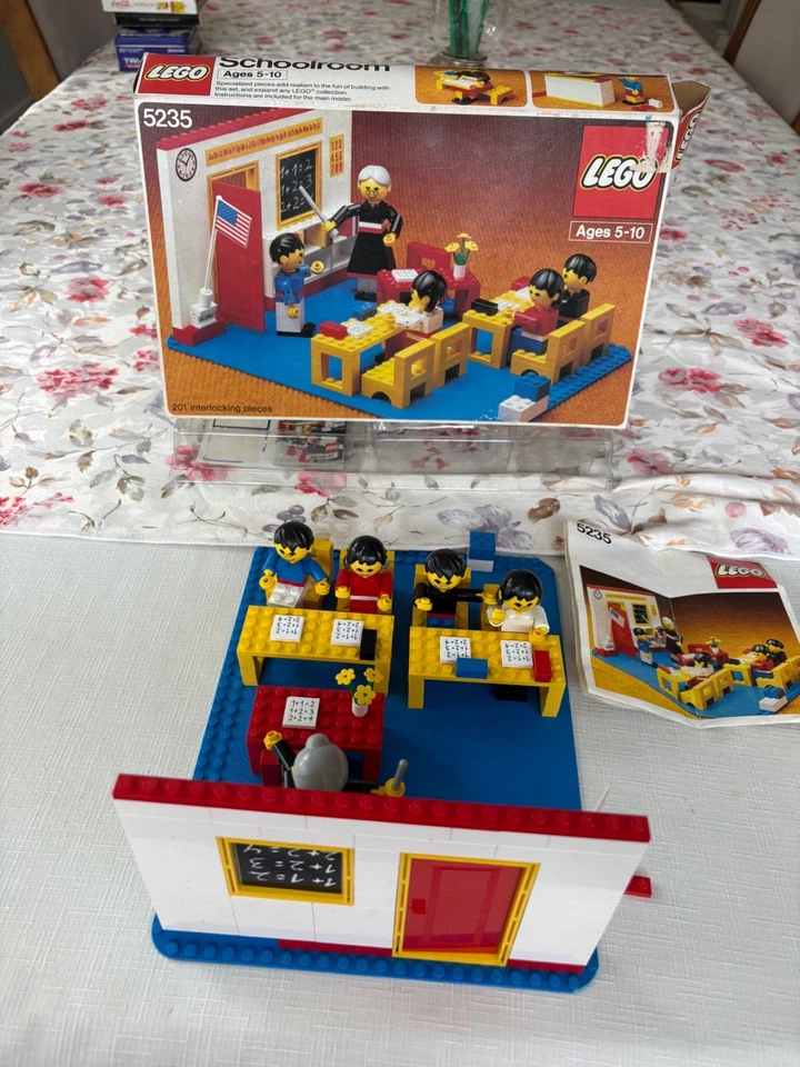 1982 LEGO Homemaker 5235-2 Schoolroom 99.99% Complete W/Box & Instructions - Image 2 of 4