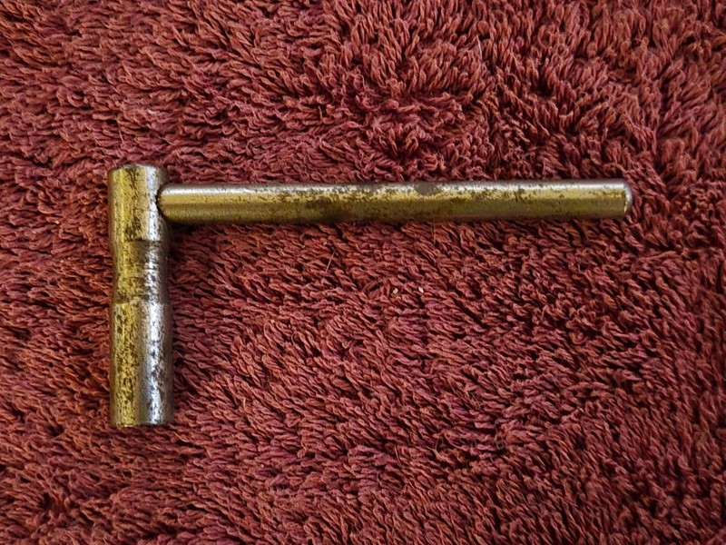 Vintage Clock Winding Key Size 8 / 4.25mm