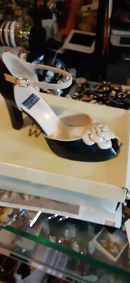 SANDRO VICARI ITALY Womens Shoes taupe/Black Flower Strap Peep toe sz 38.5 $425