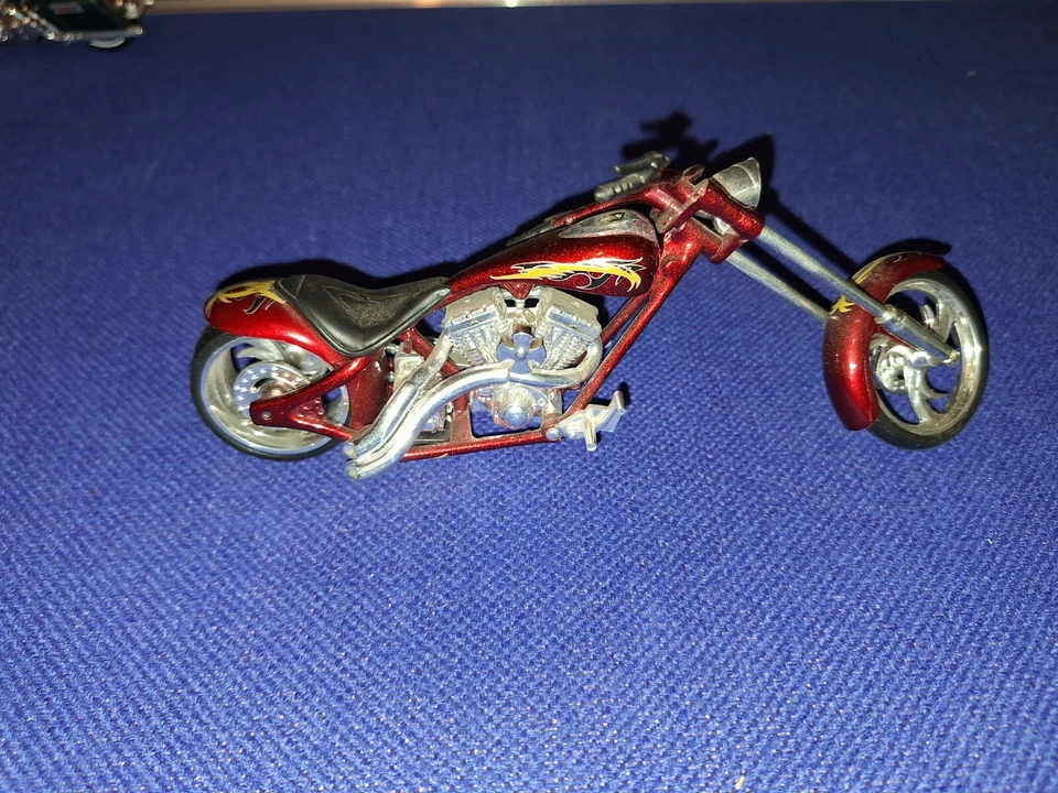 Signature Models 1/32 Scale Diecast Chopper Motorcycle Red #8301-2 - Image 3 of 4