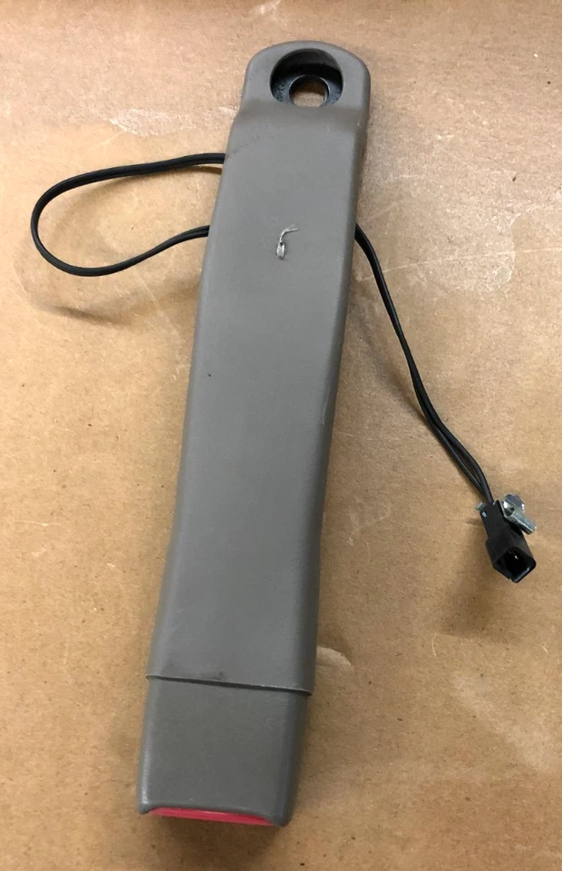 2003 Pontiac Grand Am GT receptor de fivela de cinto de segurança (frente do motorista) 2001-2005 - Imagem 2 de 3