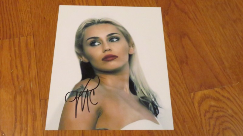 Miley Cyrus Autographed Hand Signed Photo 8x10