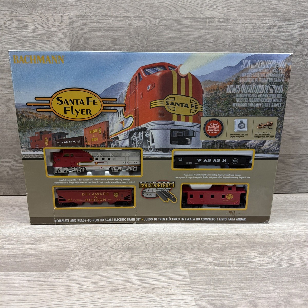 HO Scale Bachmann 647 Santa Fe Flyer Train Set with Steel E-Z