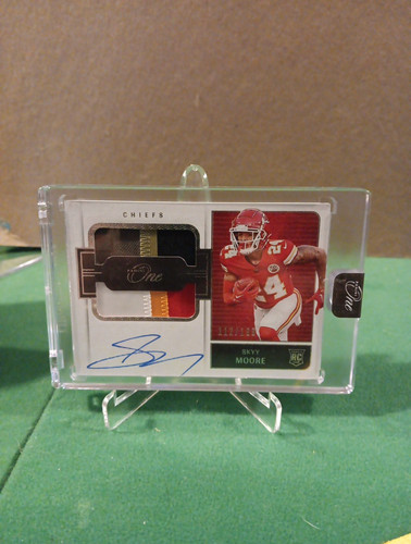 2022 Panini One Sky Moore RPA 112/199 Chiefs Rookie Patch Auto 6 Colors Sealed - Picture 1 of 5