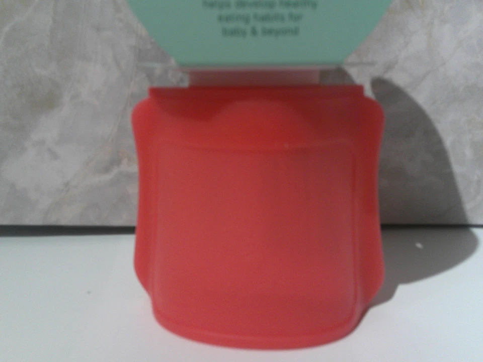 Bolsillo para alimentos Green Sprouts rosa oscuro de silicona y brotes 5 oz/9+ meses Foto 4 de 4