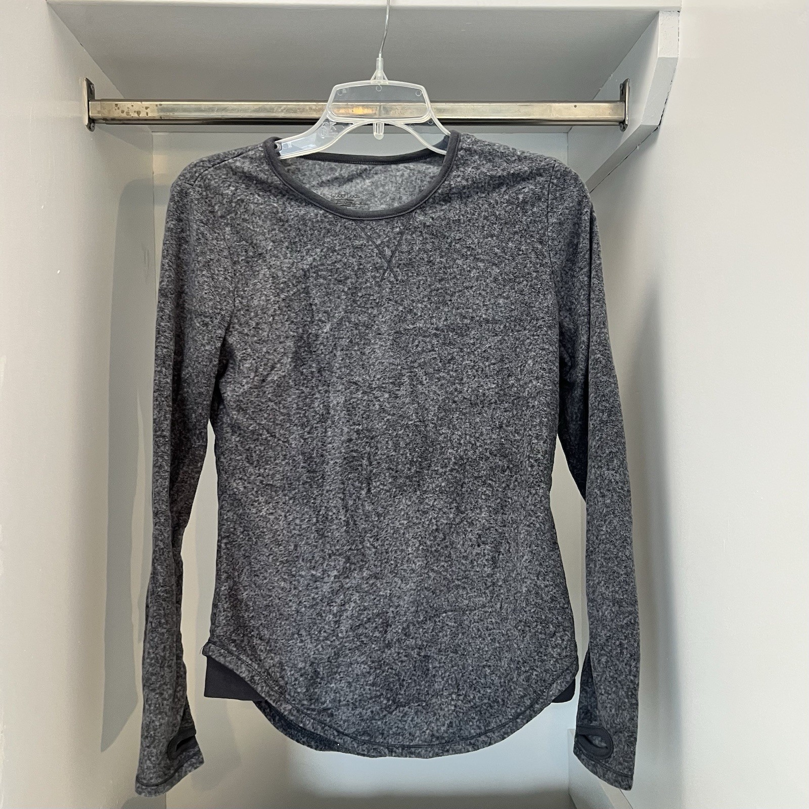 Cuddl Duds long sleeve shirt with thumb holes Small