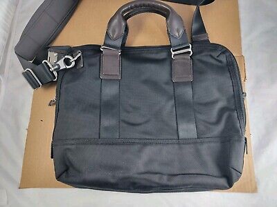Tumi 22610HKH Alpha Bravo Earle Messenger Compact Briefcase Tumi 22610HKH Alpha Bravo Earle Messenger Compact Briefcase