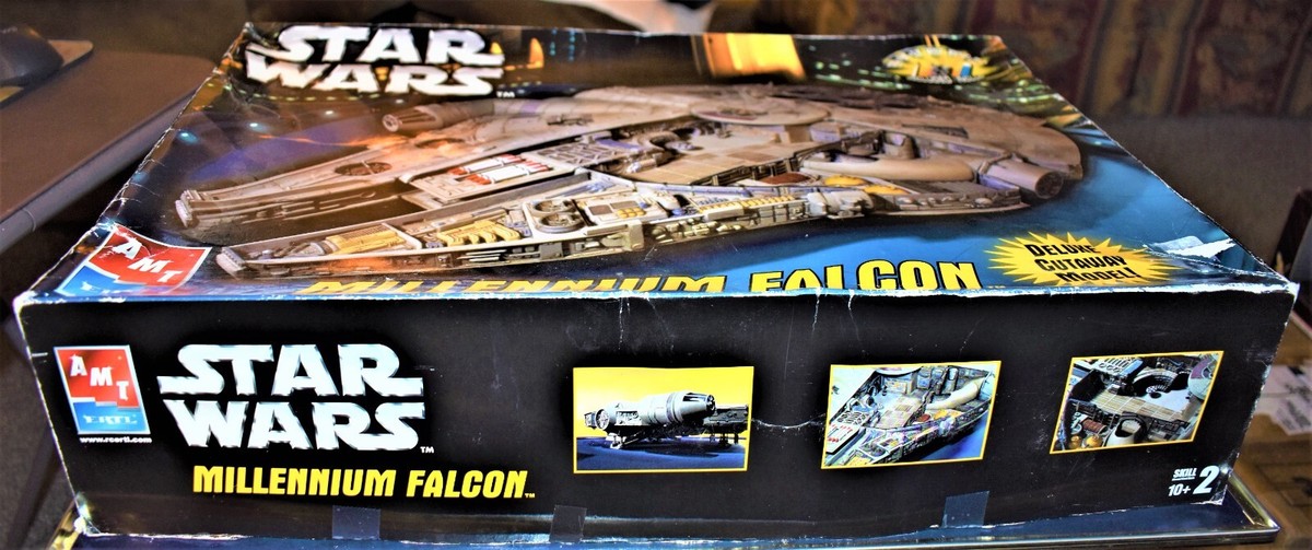AMT ERTL Star Wars Millennium Falcon Model Kit skill 2, 2005 RC2
