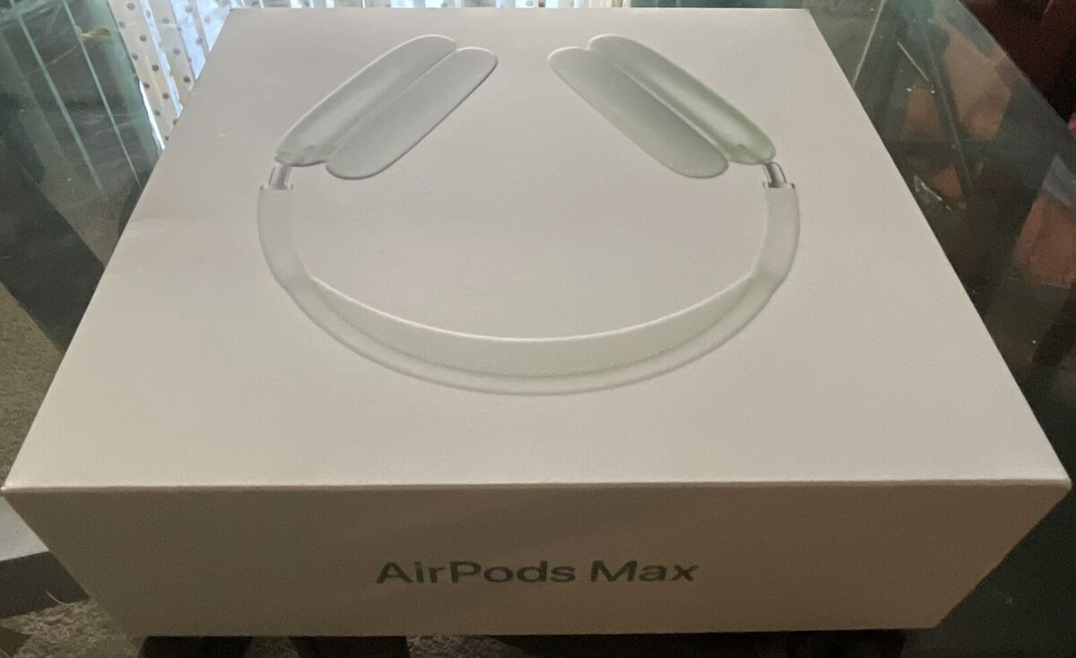 Apple AirPods Max - Silver With Smart Case* And Charger Apple AirPods Max - Silver With Smart Case* And Charger