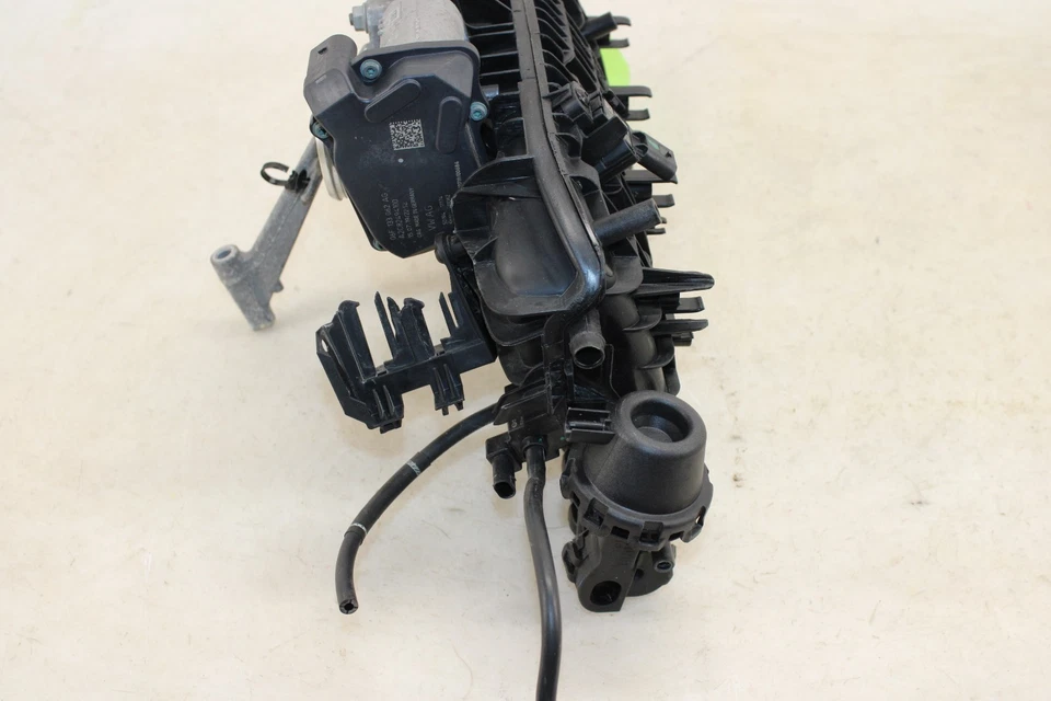 Coletor de admissão de motor Volkswagen GTI 2015-2021 com corpo do acelerador fabricante de equipamento original NB24 - Imagem 2 de 4