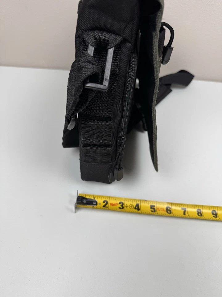 联想 Olive 绿色和黑色 15 英寸笔记本电脑邮差包带可调肩带单肩包 — 第 4/4 张图片