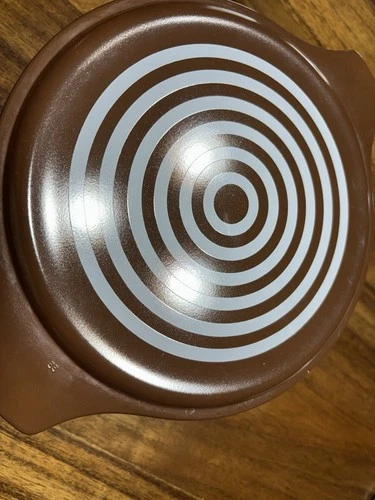 Pyrex Salton Promotional Cosmopolitan BullsEye Casserole Dish/Lid 2.5 QT