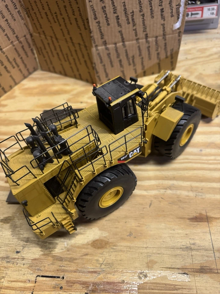 Cargador de ruedas CAT 994F - Norscot 1:50 Foto 2 de 4