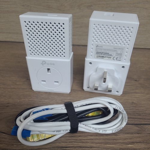 TP-Link TL-PA7010P AV1000 Gigabit Passthrough Powerline Kit